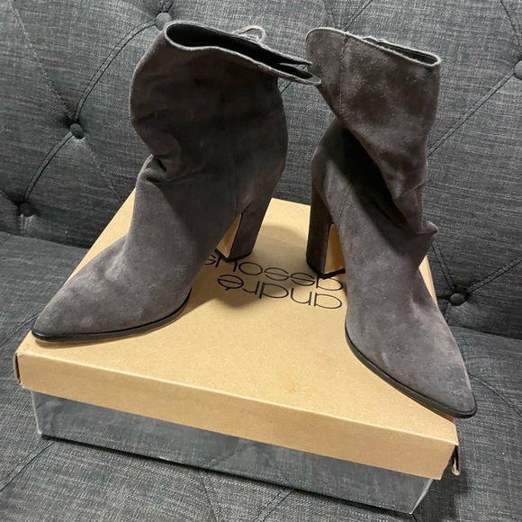 Grey Western Booties, Suede Dolce Vita 3.5 in., size 9.5 W US w/fringe,no zipper - Picture 3 of 5